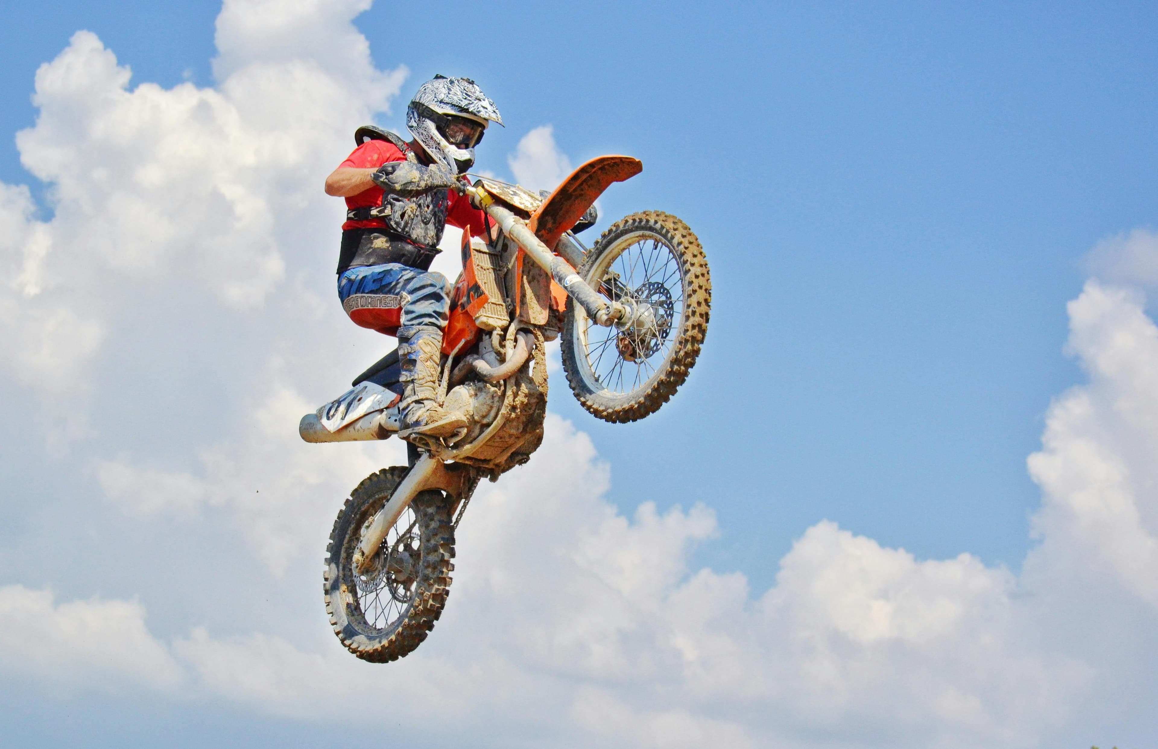 Best Motorcycle Gear for Different Weather Conditions